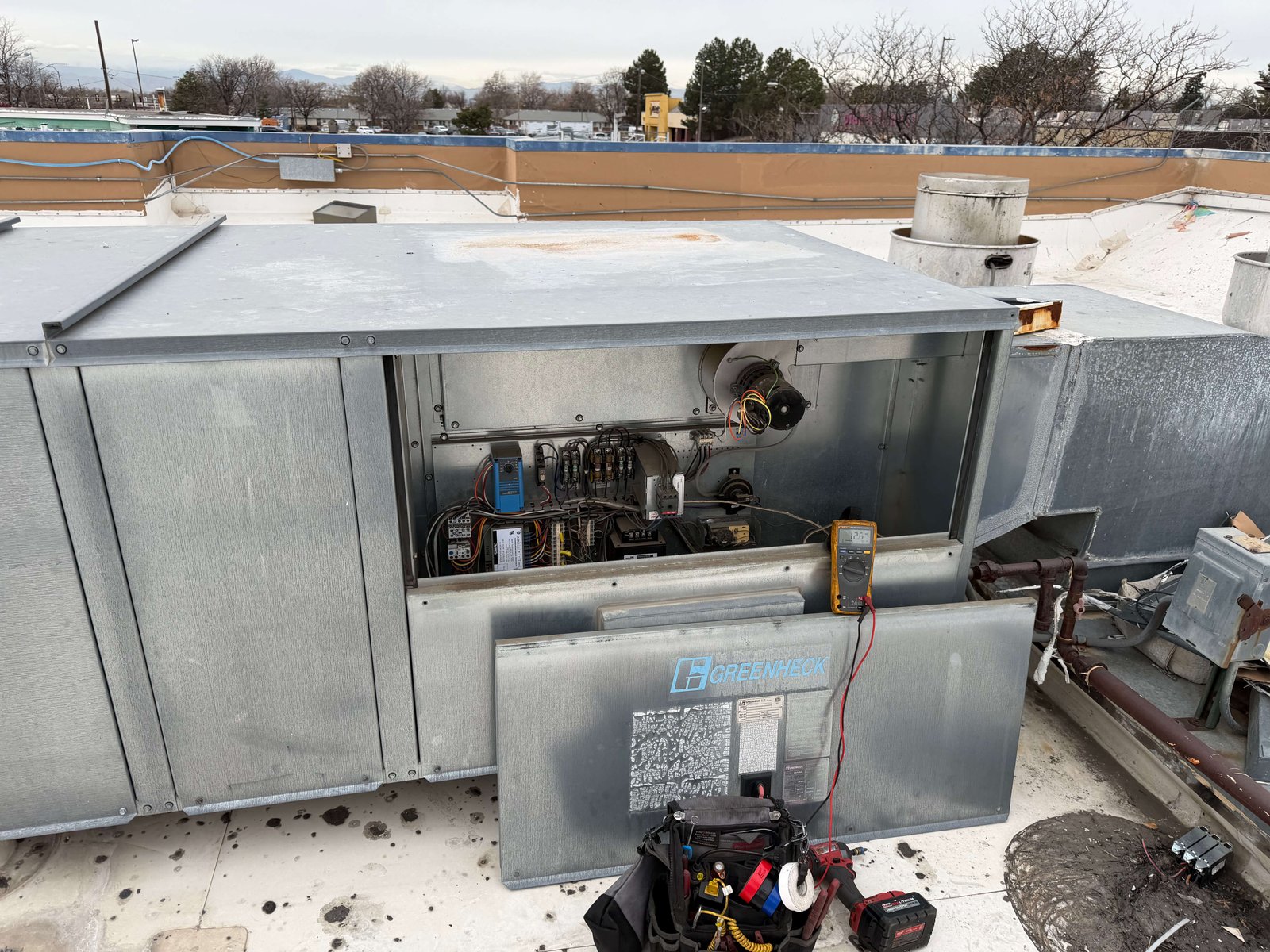 Commercial rooftop HVAC unit repair in Aurora Colorado